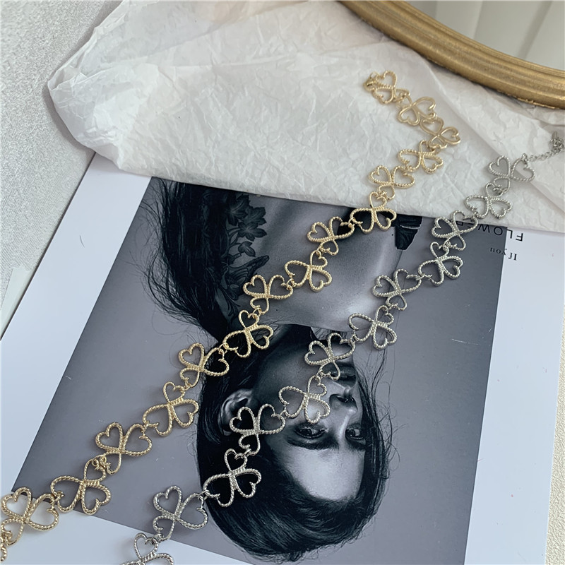 Flower Metal Hollow Stitching Love Clavicle Chain Choker Neck Chain Wholesale Nihaojewelry display picture 6
