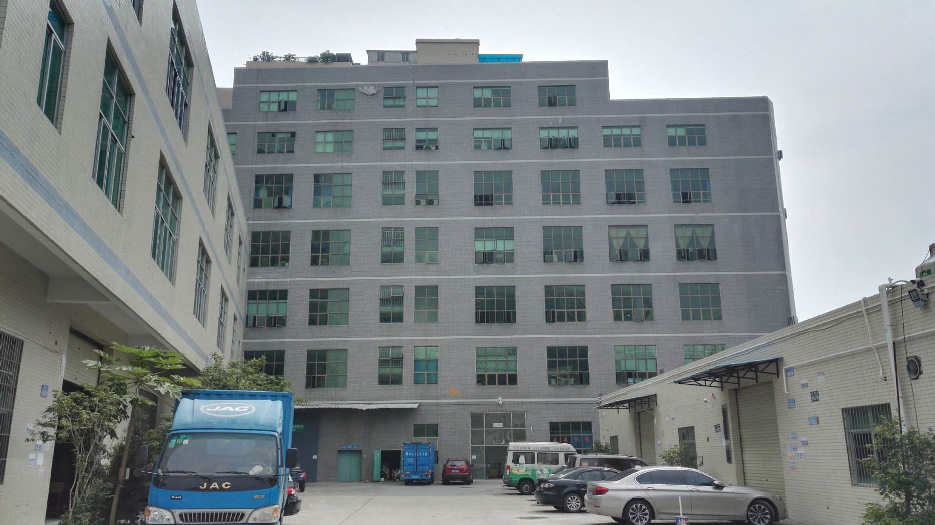 3560265387_1609533056