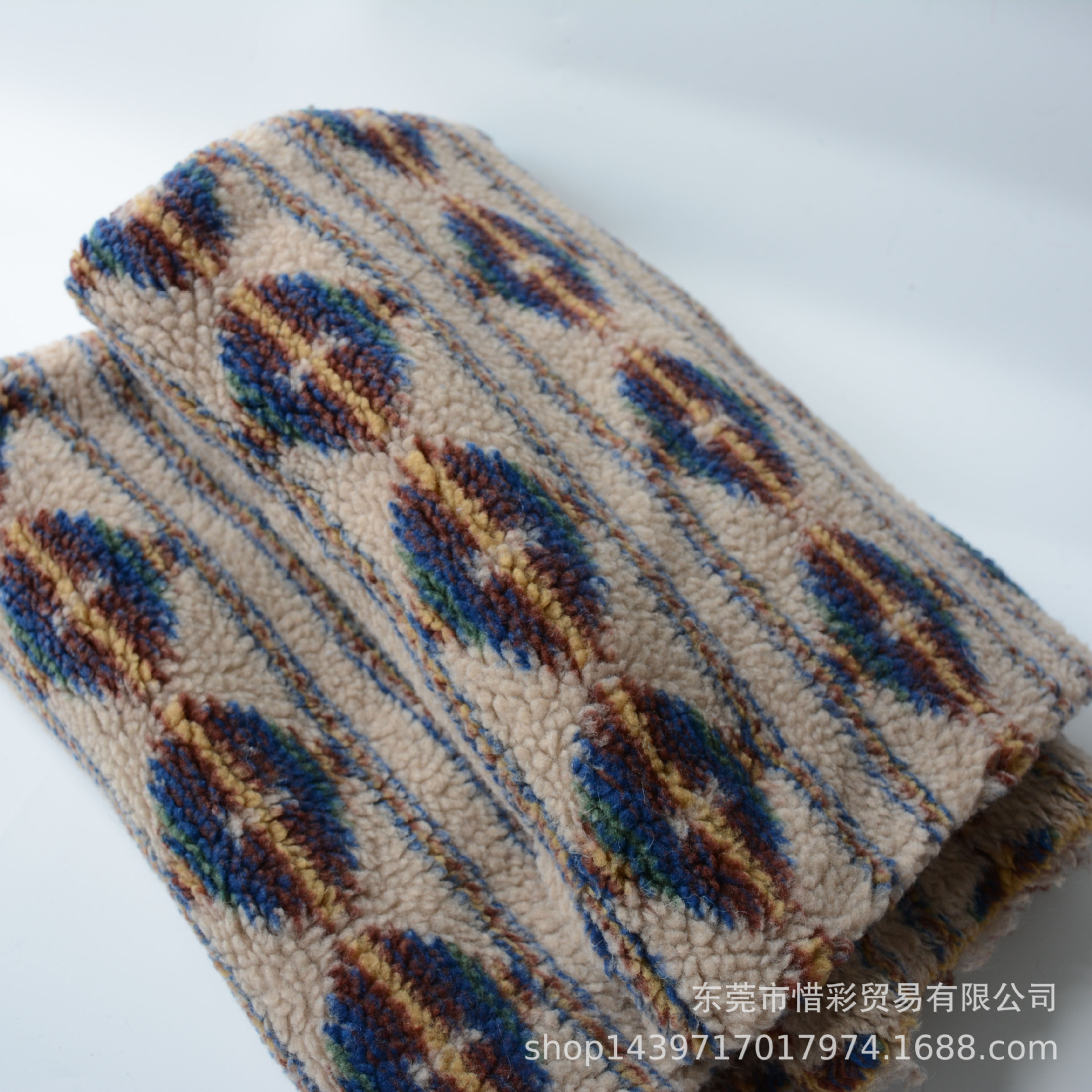 现货供应 羊羔毛提花绒 颗粒绒 外套童装家纺玩具箱包毛绒布料