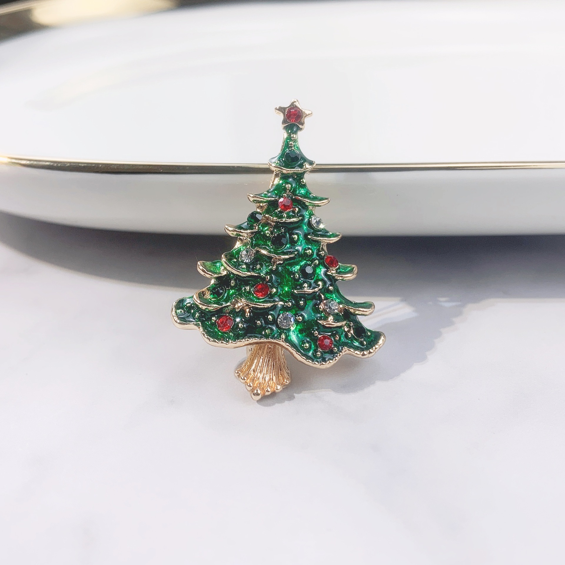 Alloy Material Christmas Festival Fashion Pin Christmas Tree Alloy Plating Artificial Rhinestones Women'S Brooches