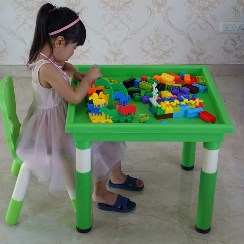 正方积木桌绿色