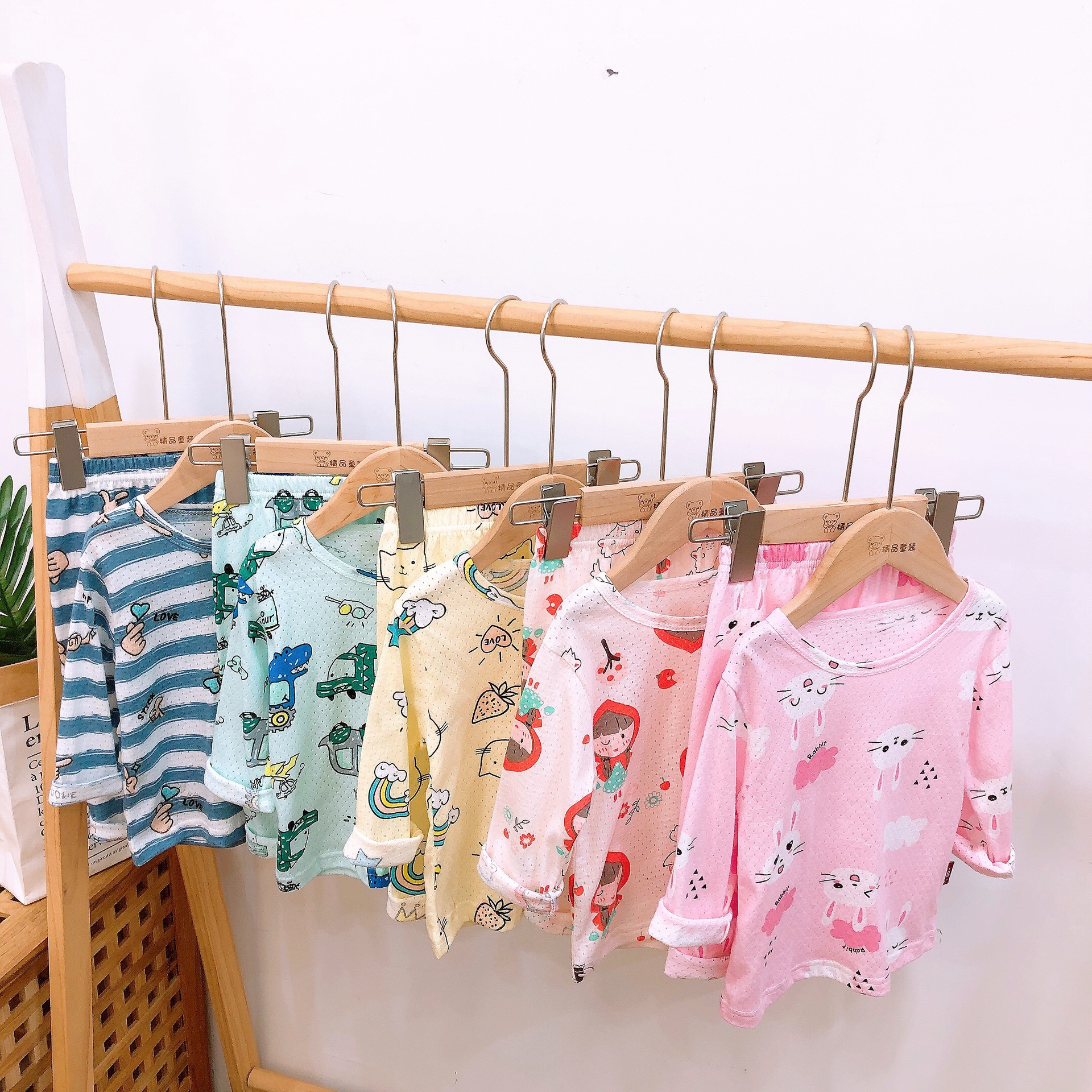 어린이 호흡 슈트 얇은 통기성 긴팔 양복 가정 의류 소년과 소녀 에어컨 룸 잠옷 공장 도매