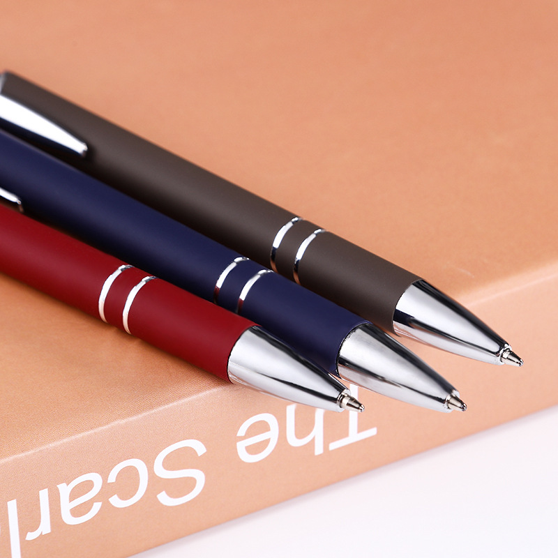 Pluma publicitaria de suministro directo de fábrica Bolígrafo de metal Letras personalizadas logotipo pantalla táctil bolígrafo alúmina pluma de aceite medio