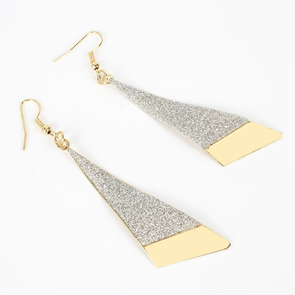 Boucles D'oreilles De Mode Triangle Long Boucles D'oreilles Givrées Creuses Boucles D'oreilles Personnalisées En Gros Nihaojewelry display picture 6