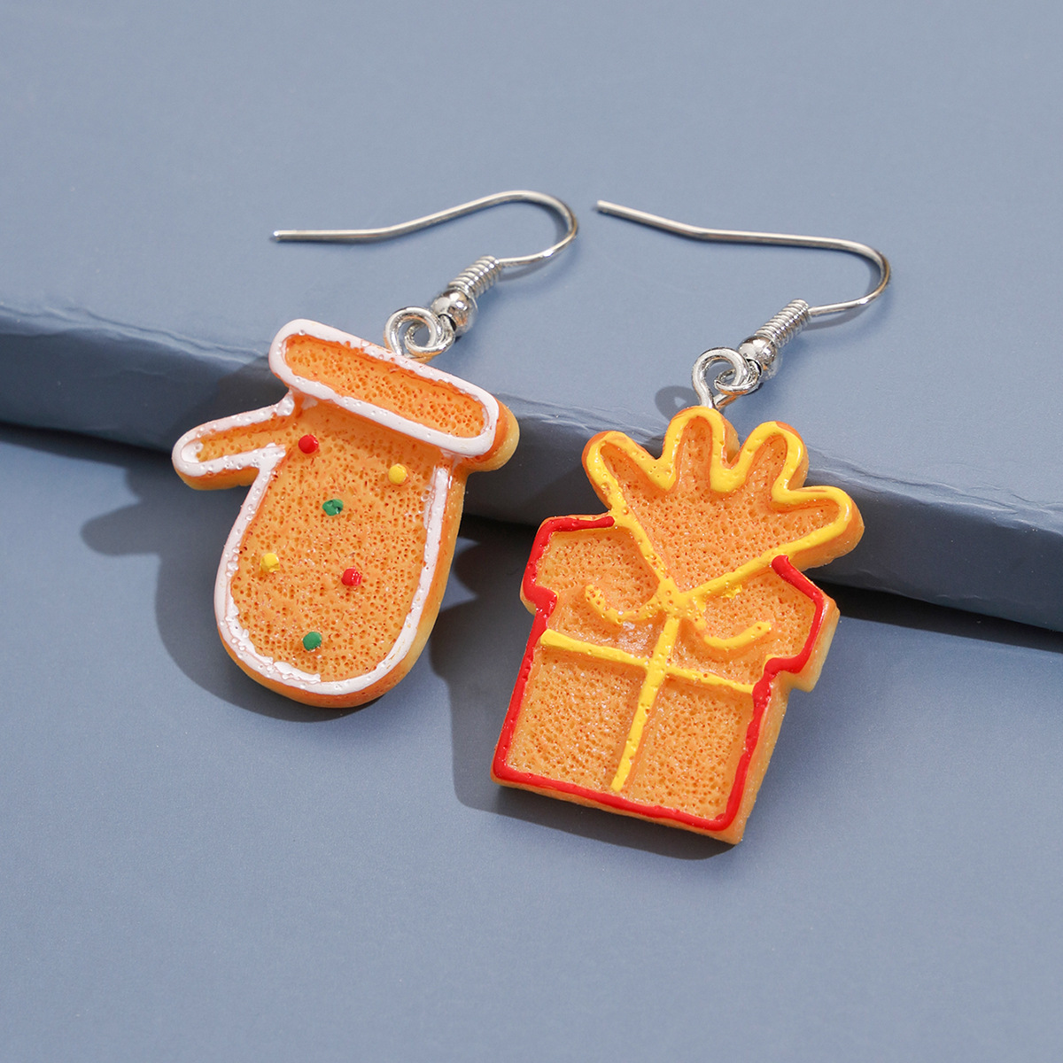 Christmas Series Glove Pendant Resin Earrings display picture 4