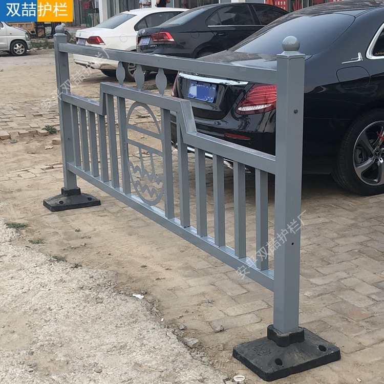 供应城市道路铁艺隔离护栏市政道路文化护栏道路景观隔离护栏