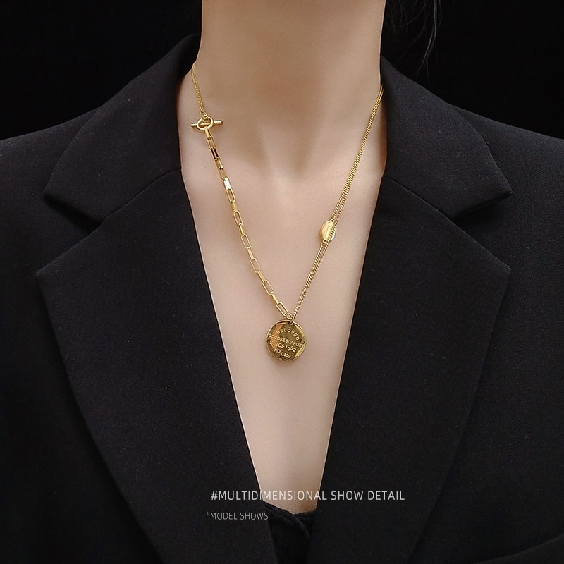 个性双层OT扣英文字母圆牌吊坠锁骨项链 钛钢镀18K真金 P604