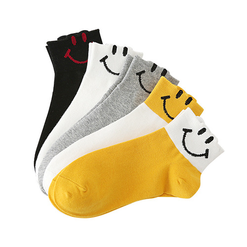 Spring and summer cartoon smiley socks for women, personalized emoticons, women's boat socks, cotton women's socks, manufacturer wholesale