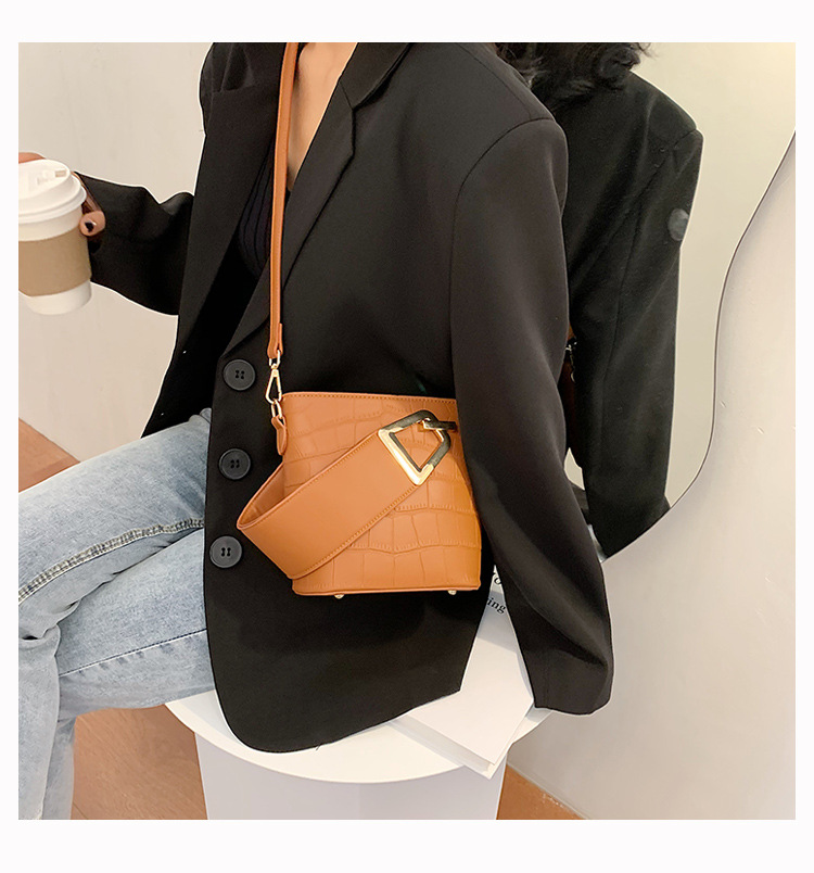 New Trendy Fashion Stone Crossbody Bag Wild  Single Shoulder Bucket Bag display picture 9