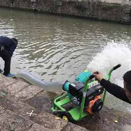 农场清洁汽油抽水泵 工地建筑用抽水机小型家用汽油抽水泵图片