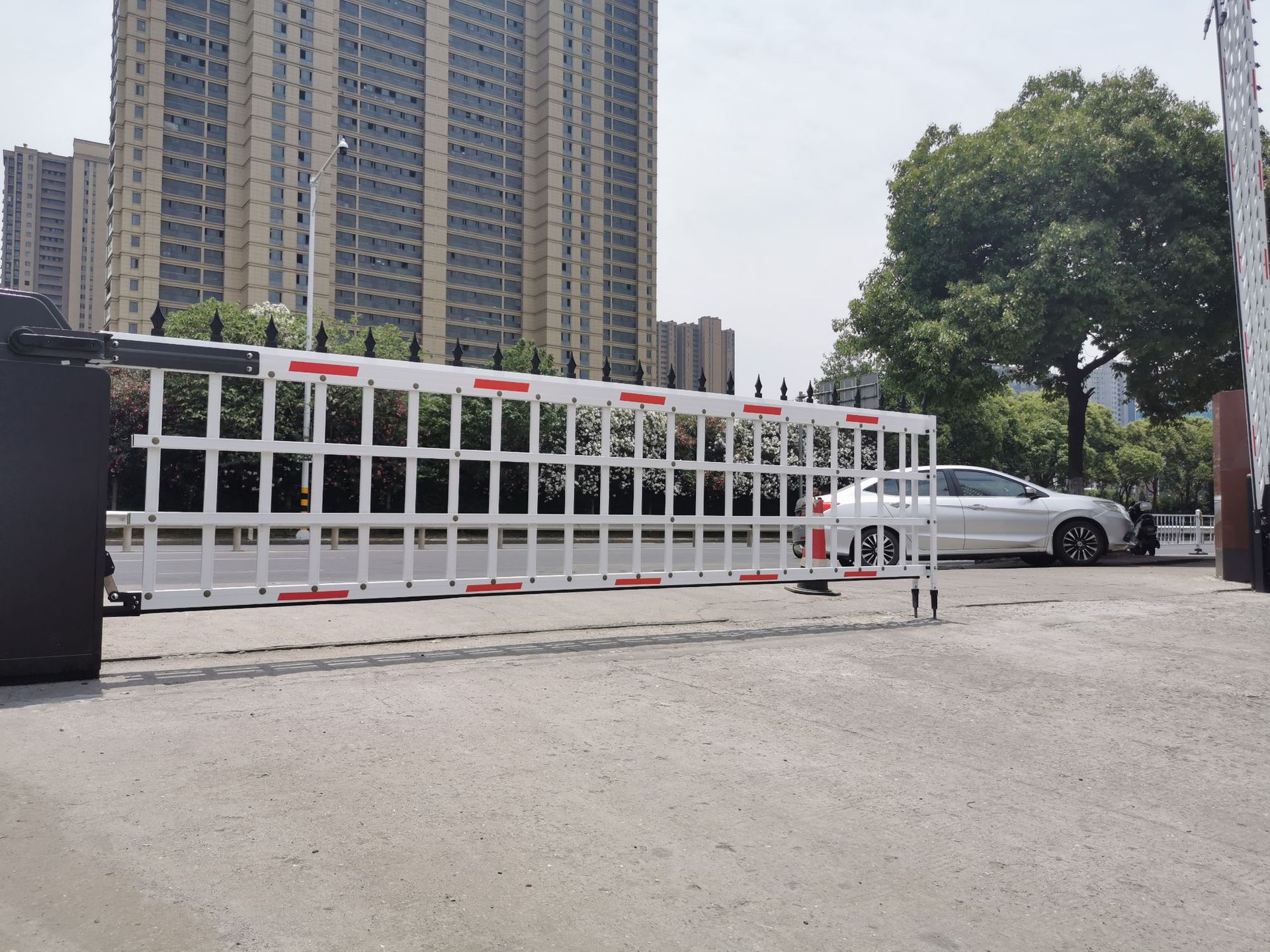 空降闸 型号 AD06-01【中置式道闸门】南京百胜门控设备有限公司