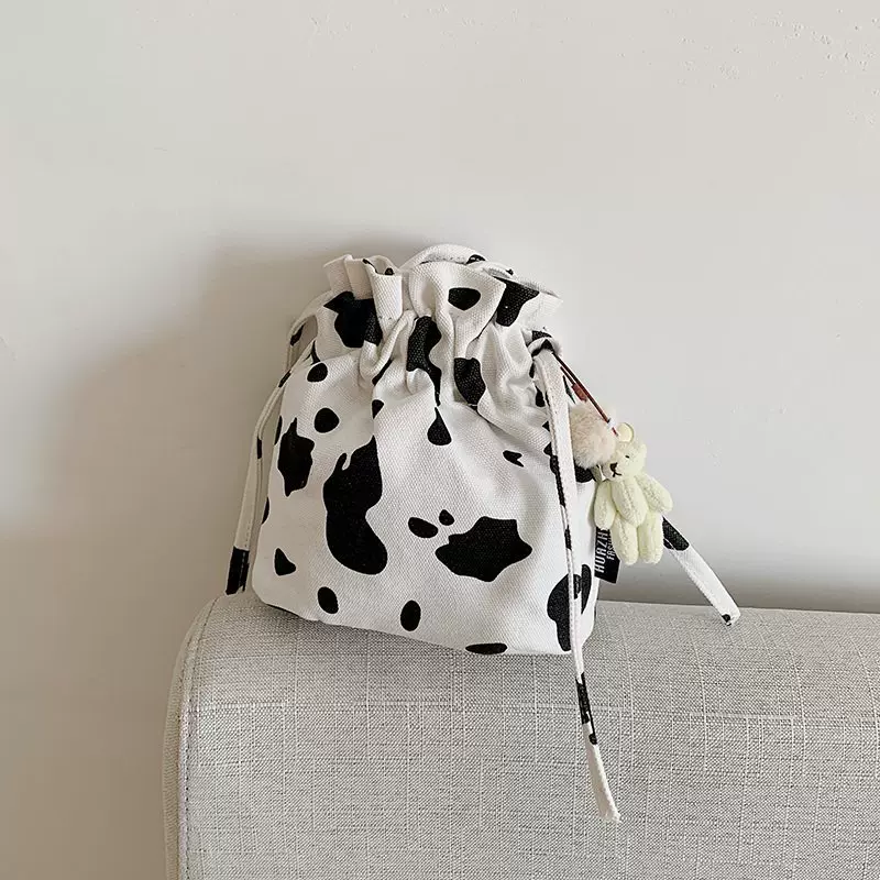 日系可爱抽绳单肩包2021新款奶牛少女斜挎包学生帆布奶牛纹水桶包