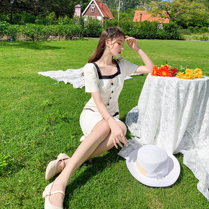 赫本风可盐可甜连衣裙女装2020夏季新款时尚气质方领拼接显瘦裙子