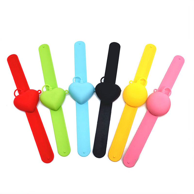 厂家直销新款硅胶免洗洗手液手环便携啪啪圈手环爱心定制啪啪圈|ru