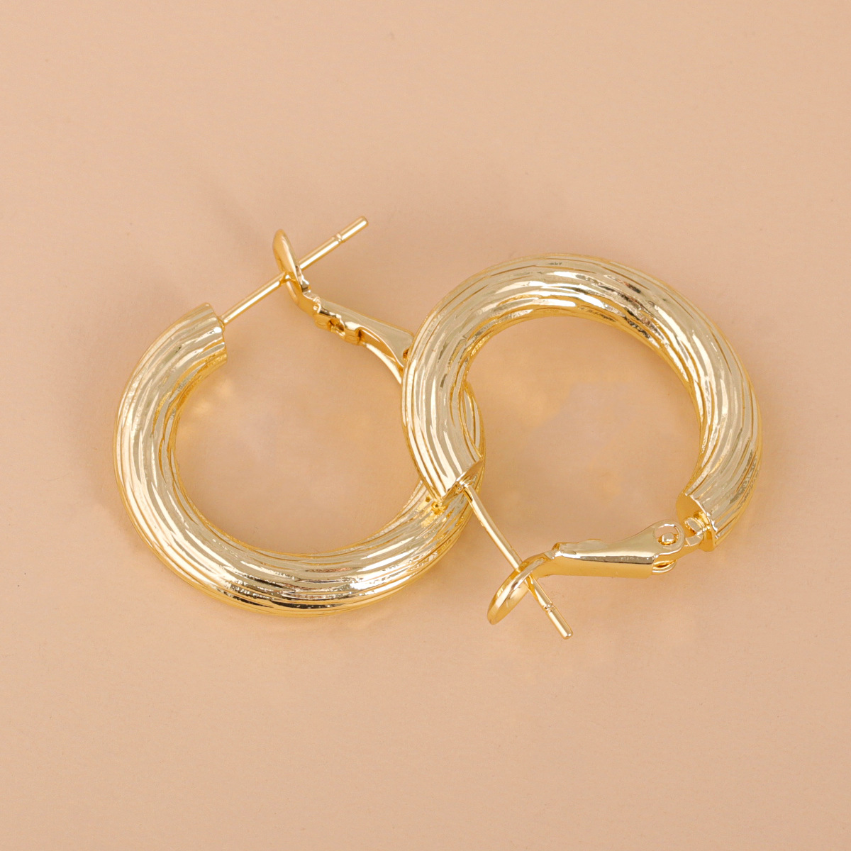 Fashion C Shape Plating Alloy Earrings Ear Studs display picture 4