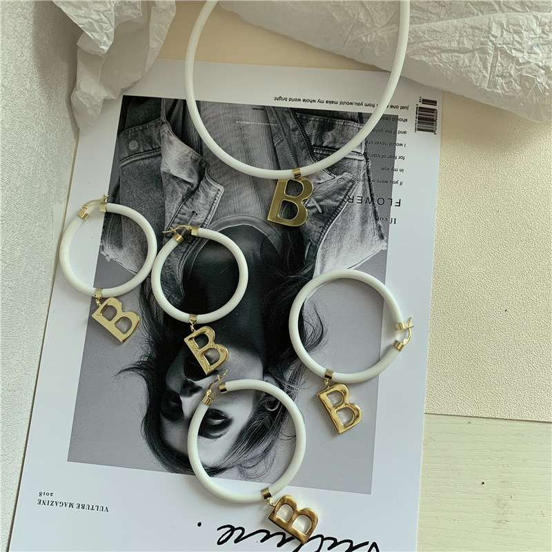 Korea The New Black And White Leather Rope Ring B Letter Pendant Choker Collar Ring Earrings Wholesale Nihaojewelry display picture 9