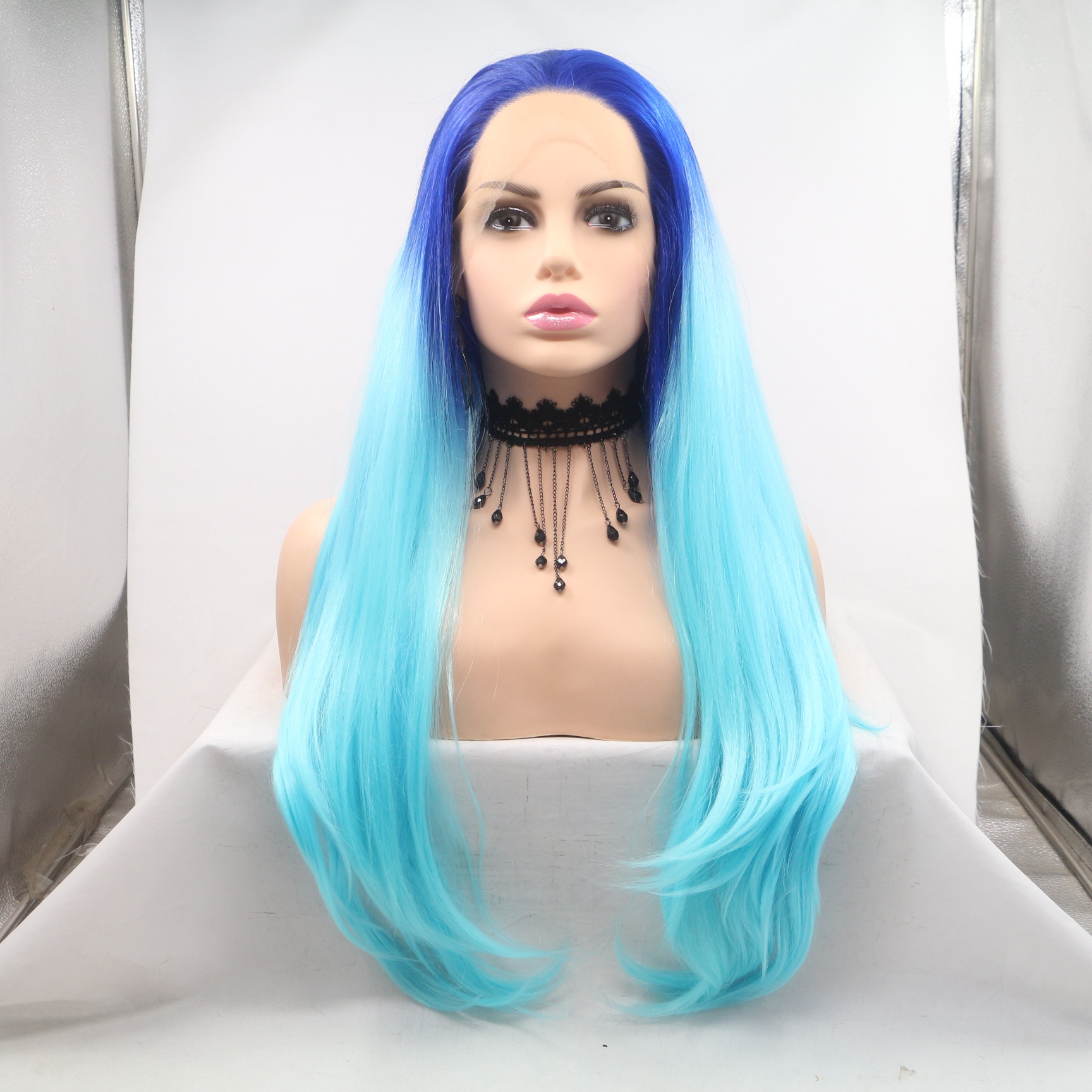Comercio exterior Europa y América Peluca de fibra química mujer azul claro degradado pelo largo lacio personalidad de alta temperatura casco de seda al por mayor