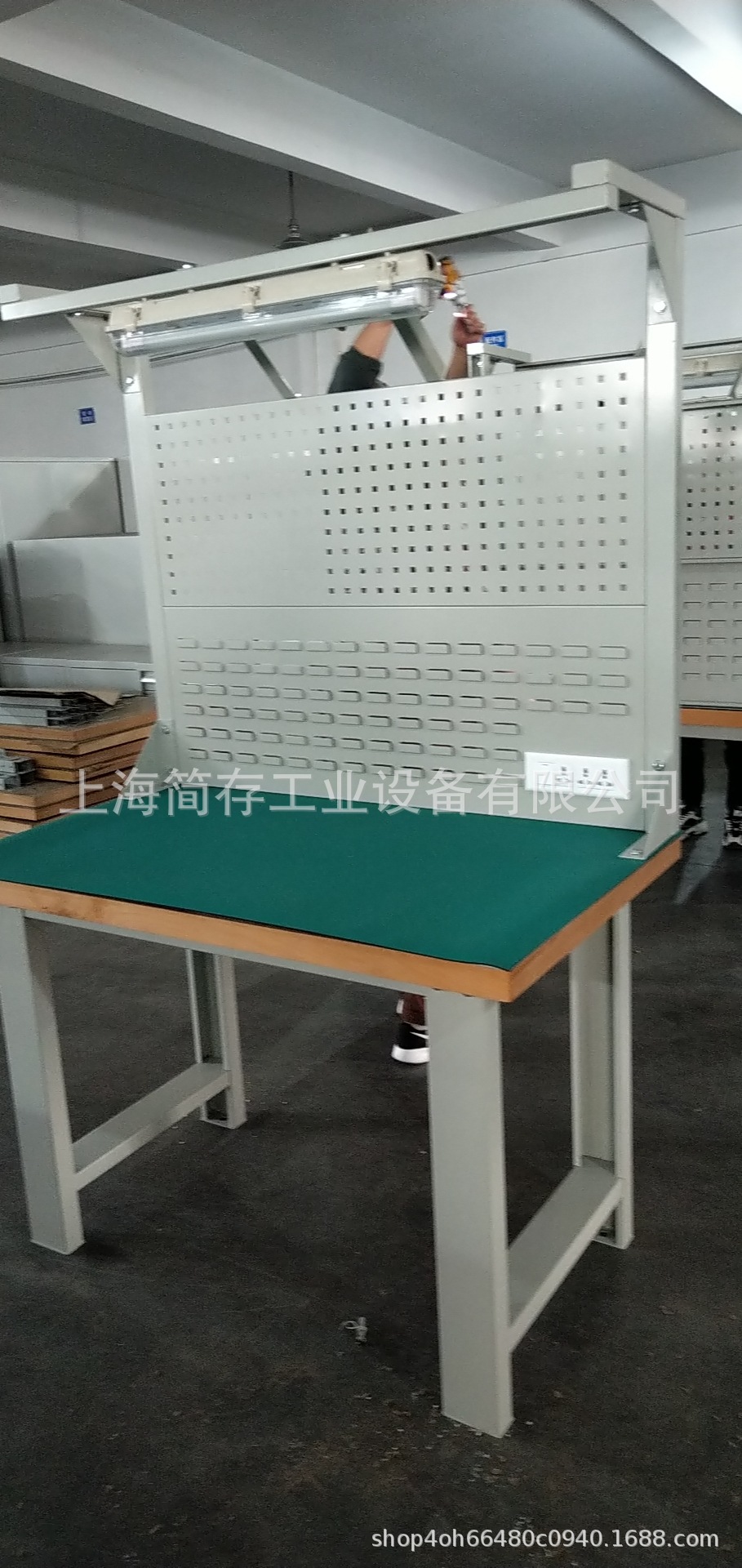 简存方孔百叶挂板重型铁板工作台 台虎钳专用钳工桌 不锈钢操作台