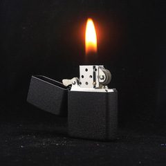 High-quality iron casing black lacquer black sand kerosene lighter, classic black sand black spray paint lighter, customized