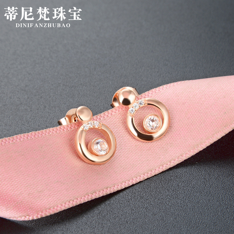 Japonés y coreano s925 pendientes de plata pendientes de anillo de moda elegante de las mujeres novias regalo circón pendientes fuente fábrica