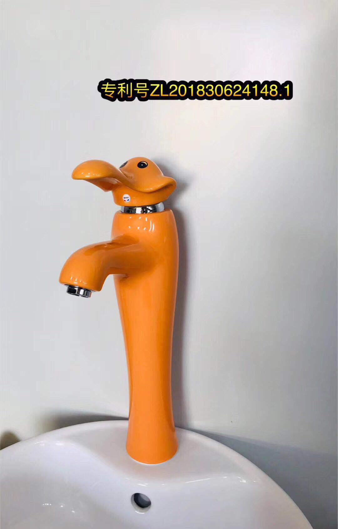 Elefante alto (naranja vibrante)