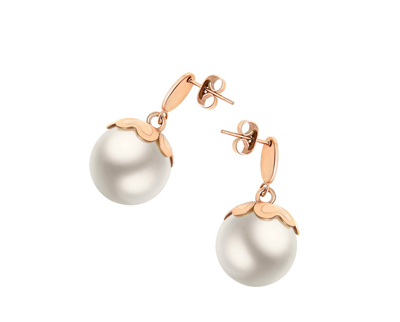 Imitation Pearl Petal Titanium Steel Earrings display picture 2