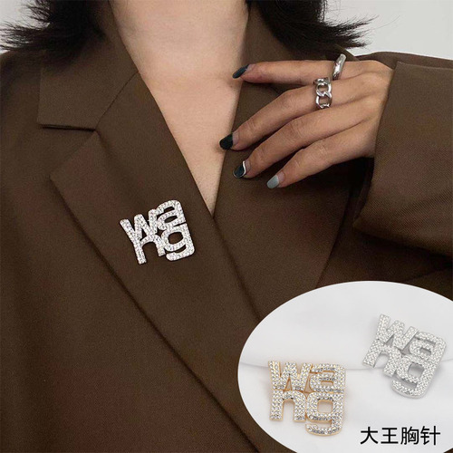 European and American king Wang rhinestone brooch anti-exposure cartoon brooch scarf button corsage retro pin Korean accessories