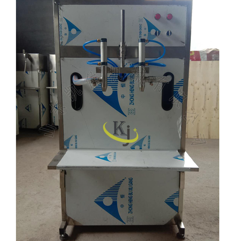 2头自流灌装机 白酒灌装机 玻璃水双头灌装机 消毒液半自动灌装机