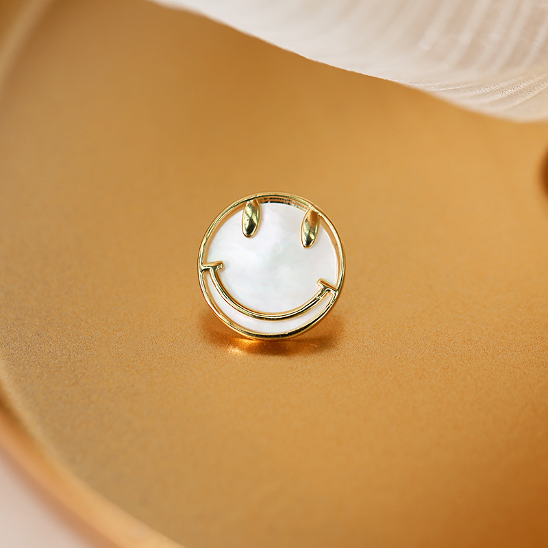 Jewelry Anti-glare Neckline Cute Smiley Small Brooch Coat Cardigan Pin Wholesale Nihaojewelry display picture 10