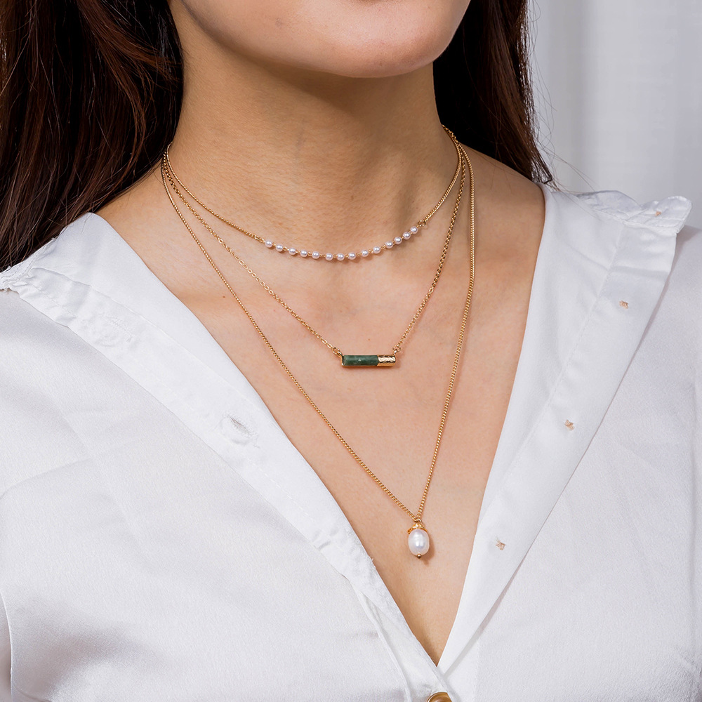 Mode Perlenkette Mehrschichtige Natürliche Grüne Steinanhänger Schlüsselbeinkette display picture 1