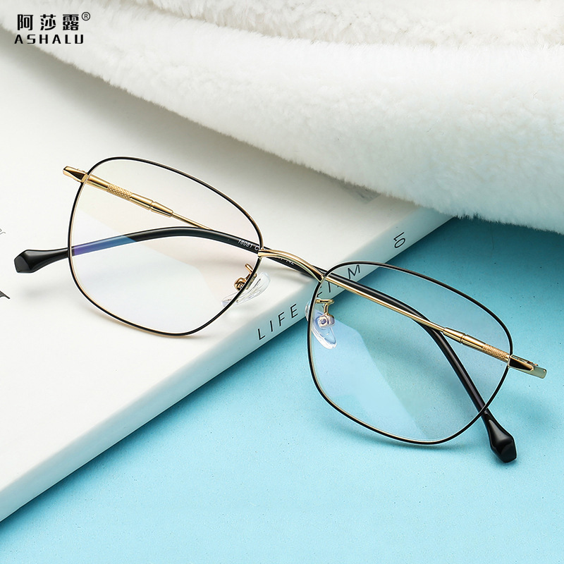Retro Eyeglass Frames, Artistic Metal Flat Glasses for Men and Women, Ultra-Thin and Versatile Black Eyeglass Frames, Wholesale Versatile Models