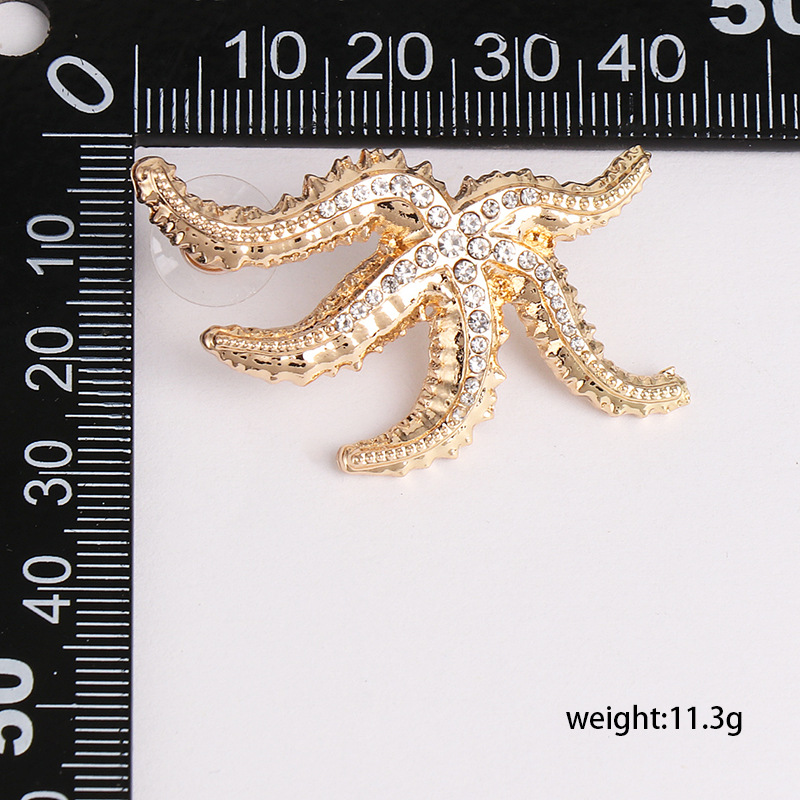 Alloy Starfish Diamond Earrings Personality Street Shooting Golden Animal Earrings display picture 1