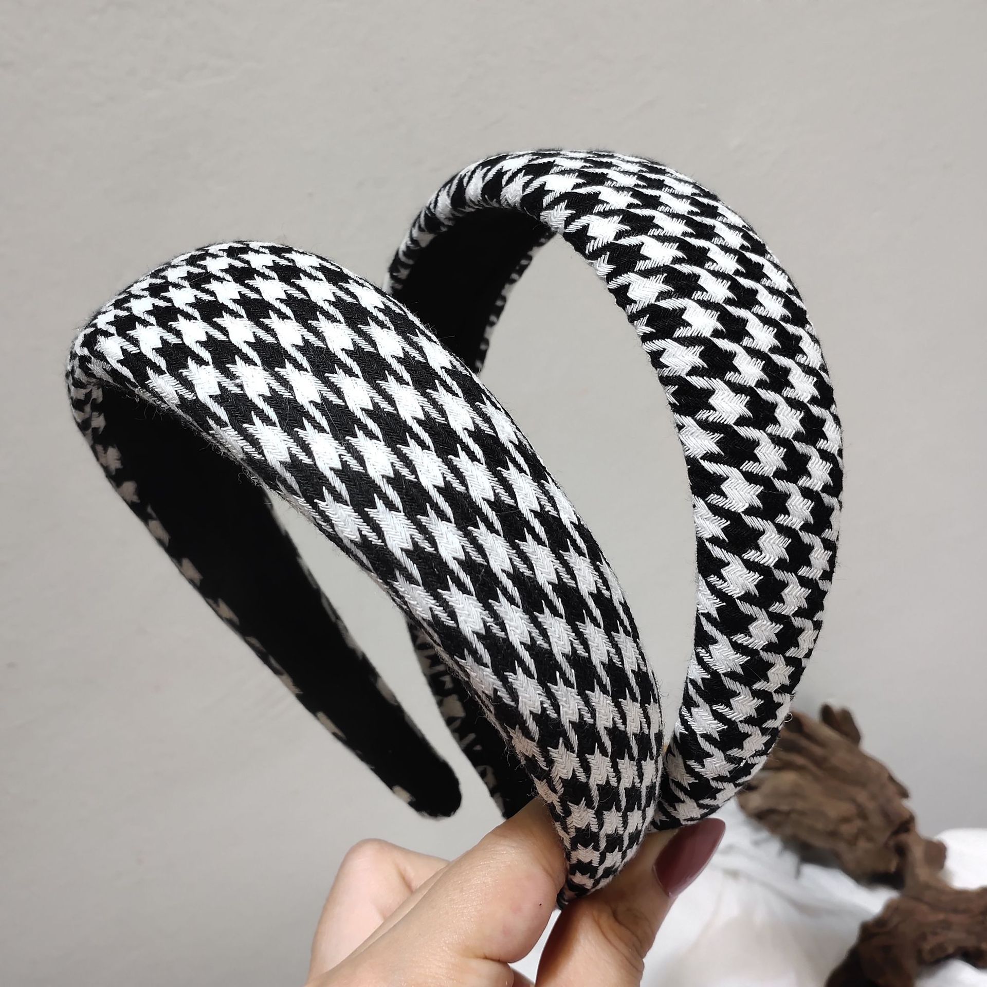 Retro Houndstooth Headband display picture 3