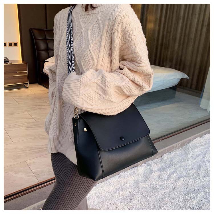 Medium Pu Leather Summer Fashion Four Seasons Large-capacity Crossbody Bags Handbags display picture 2