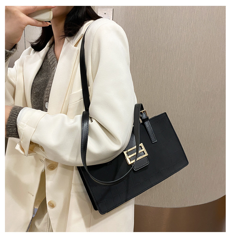 Korean Women's Bag Fashion Handbag Underarm Casual Small Square Bag display picture 16