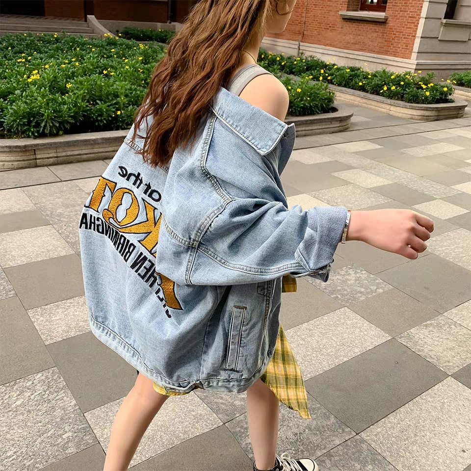 Women&#39;s denim jacket 2020 summer Korean Edition Easy ins The taste of the tide back to the ancient port chic letter student have cash less than that is registered in the accounts jacket