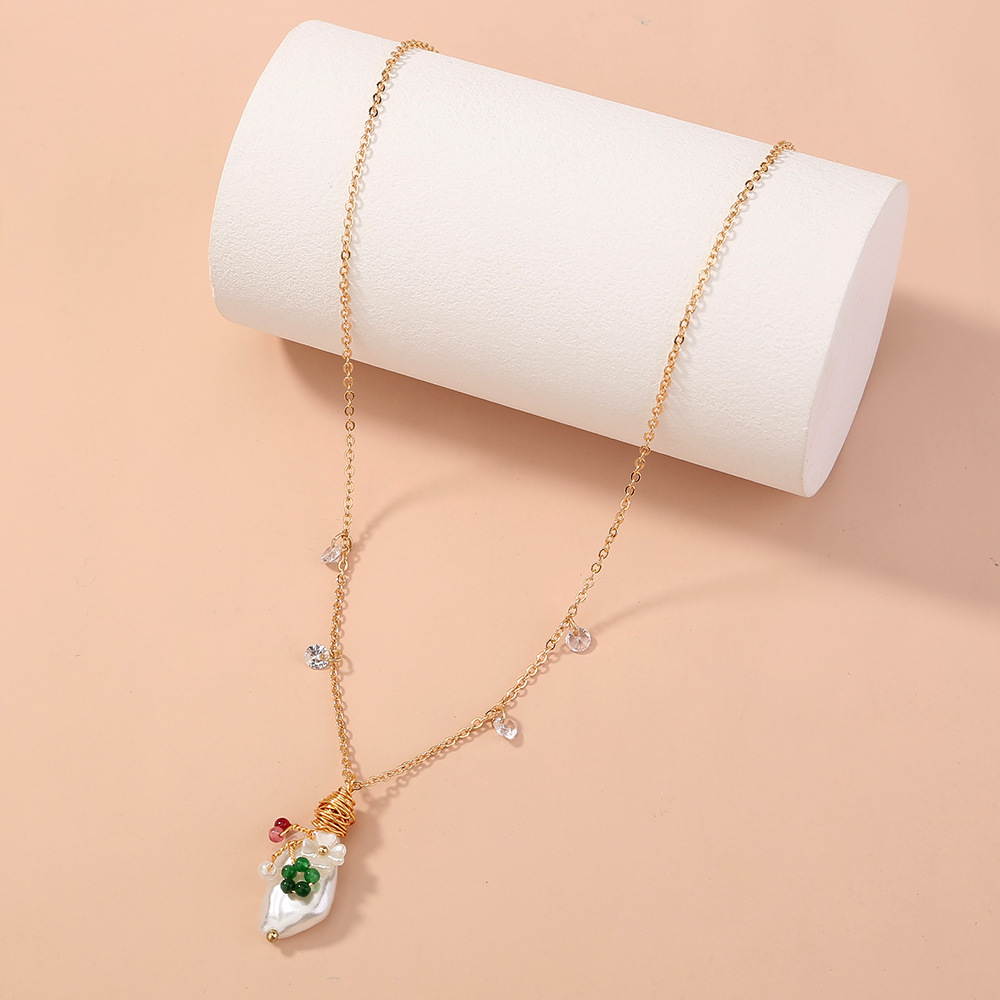 Hot-selling Simple And Versatile Special-shaped Pearl Multi-color Natural Stone Pendant Single-layer Necklace display picture 4