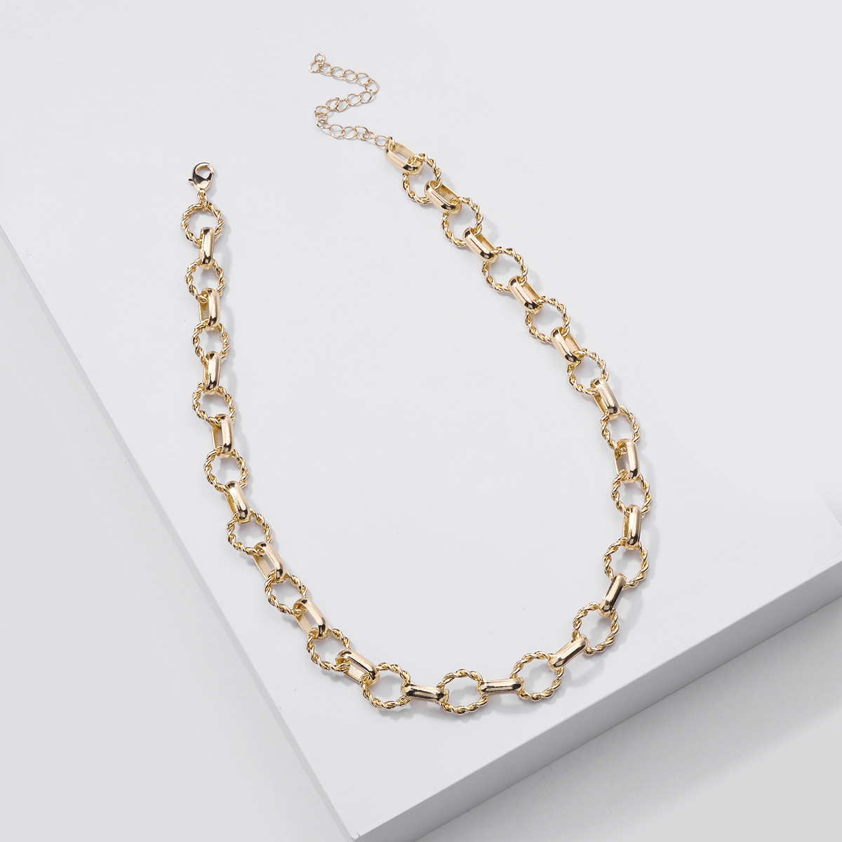 Neue Mode Handgefertigte Twist Chain Damen Mittellange Halskette Für Damen display picture 1