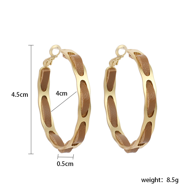 Européen Et Américain Rétro Grand Cercle Pu En Cuir En Cuir Boucles D'oreilles Ins Nouvelle Mode Élégante Normcore Style Français Grand Anneau D'oreille display picture 1