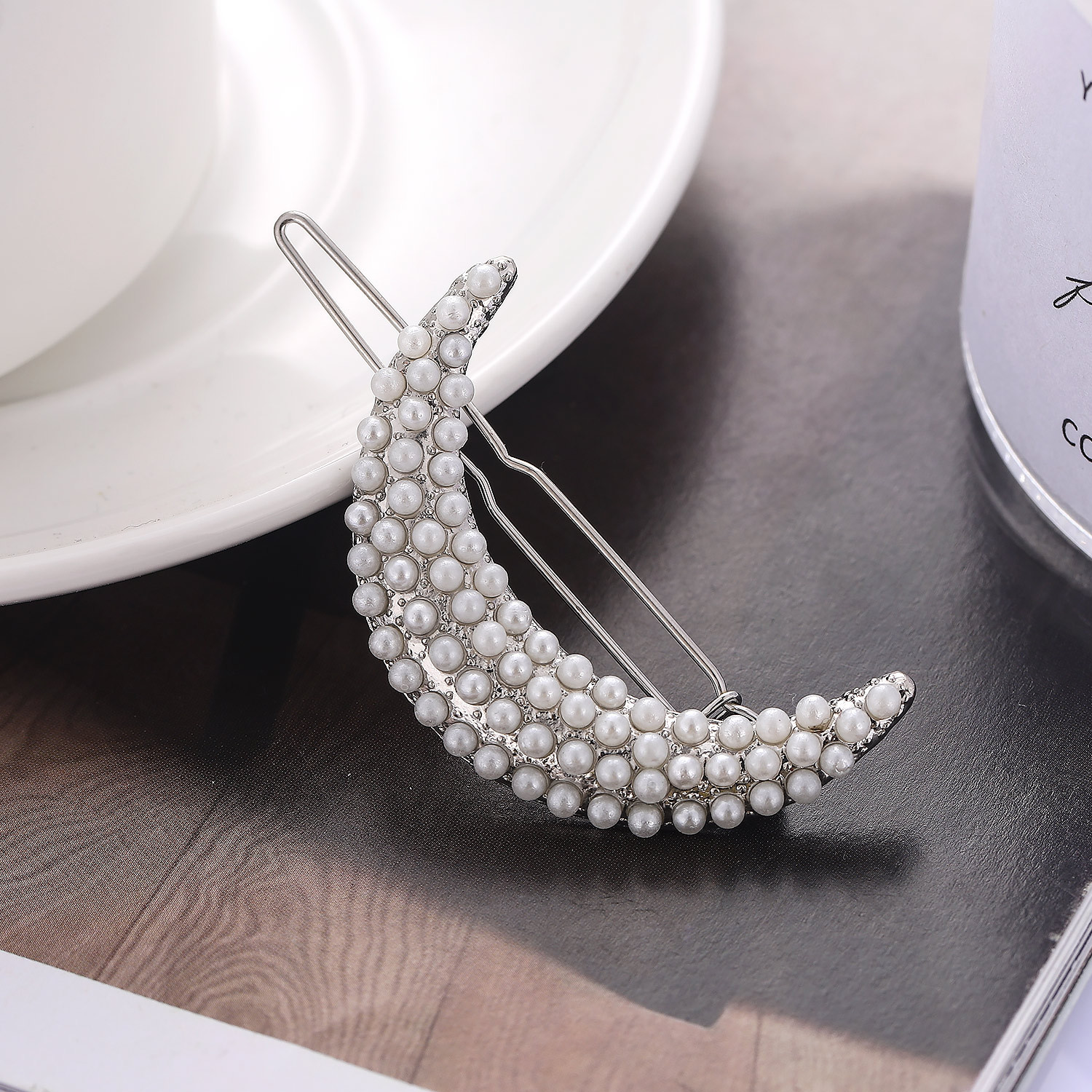Einfacher Stil Mond Legierung Überzug Inlay Künstliche Perlen Strasssteine Haarklammer display picture 2