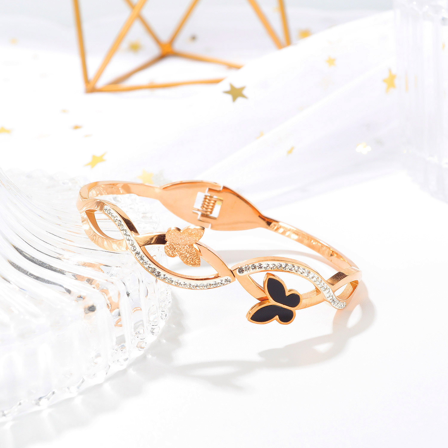 网红ins潮蝴蝶钛钢手镯女 简约小清新磨砂镂空设计冷淡风手环饰品