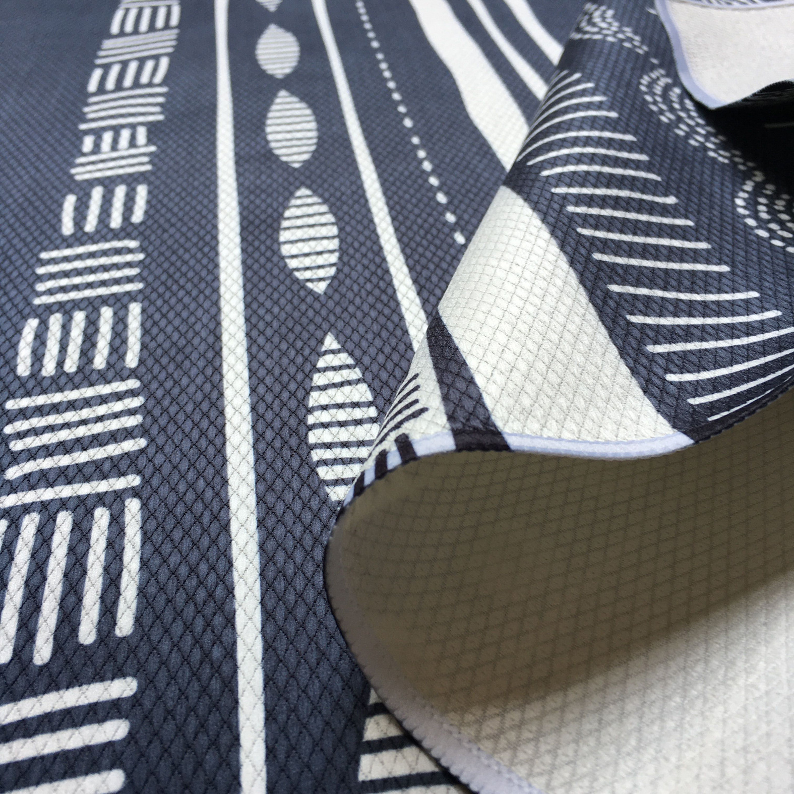 漫想工厂直供瑜伽毛巾源头瑜伽巾 数码印花瑜伽铺巾 可折叠瑜伽垫