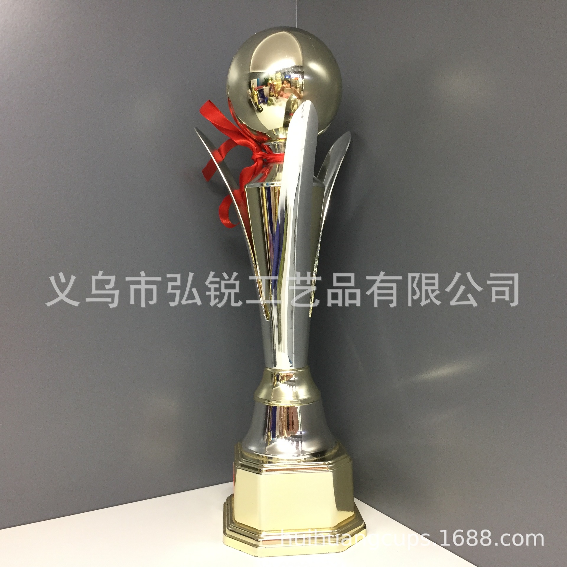 Hot-selling wholesale football plastic trophies, sports competition student prizes, commemorative awards, and creative customizable logos detail image 3