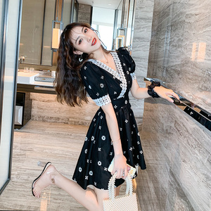法式复古森系碎花裙子2020新款赫本风可盐可甜收腰显瘦连衣裙女夏