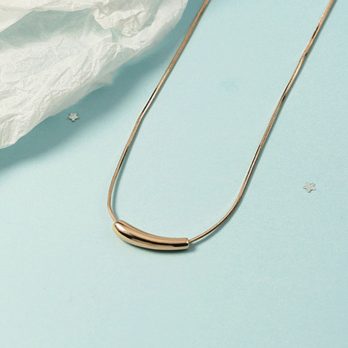 New Korean version of small eggplant curved tube necklace for girls simple clavicle chain snake bone chain lover gift trend  new style