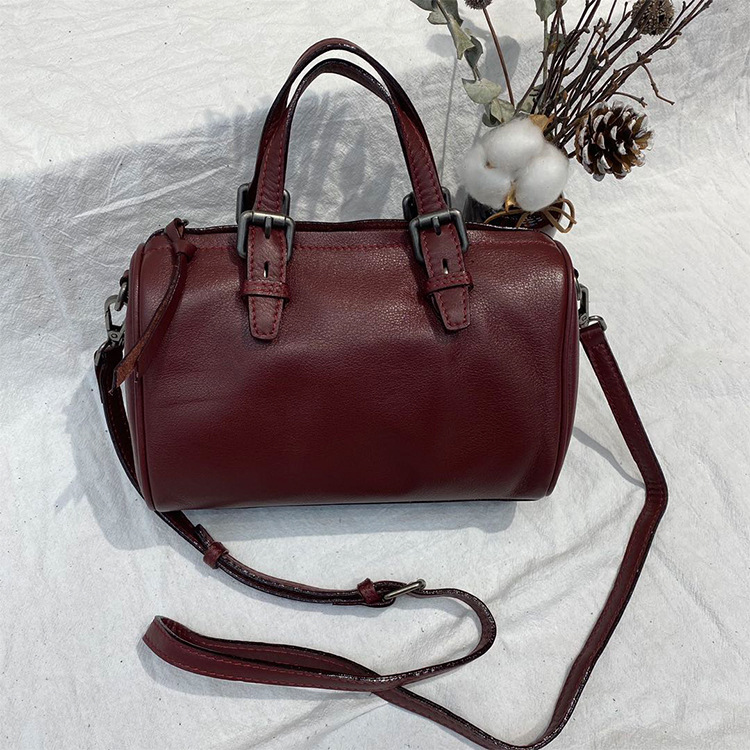 2021国境を越えたレトロな爆発金ボストンバッグ真皮の女性バッグのトップ層牛革の斜め掛けカジュアルな肩掛けファッション
