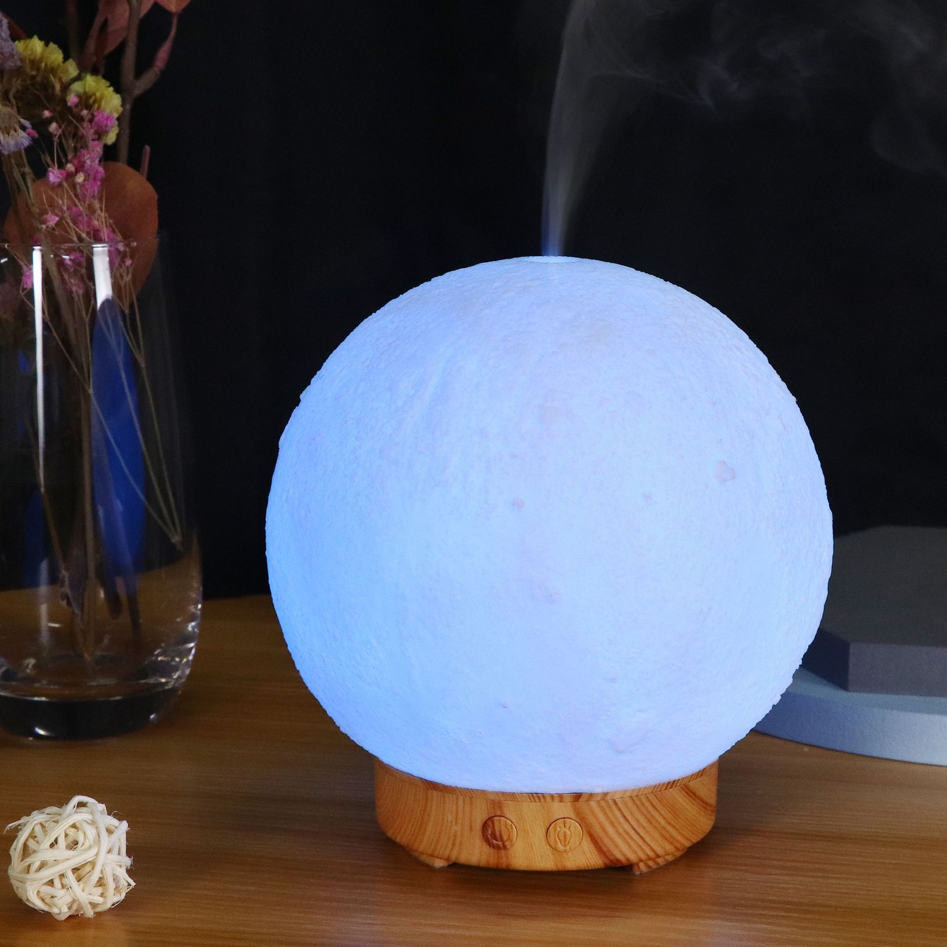 thumbnail image 1 of Difusor de aceite esencial - Difusor de aromaterapia, Difusor de lámpara de luna de escritorio con función de humidificador de niebla fría, brillo ajustable y modo de niebla, 1 of 5