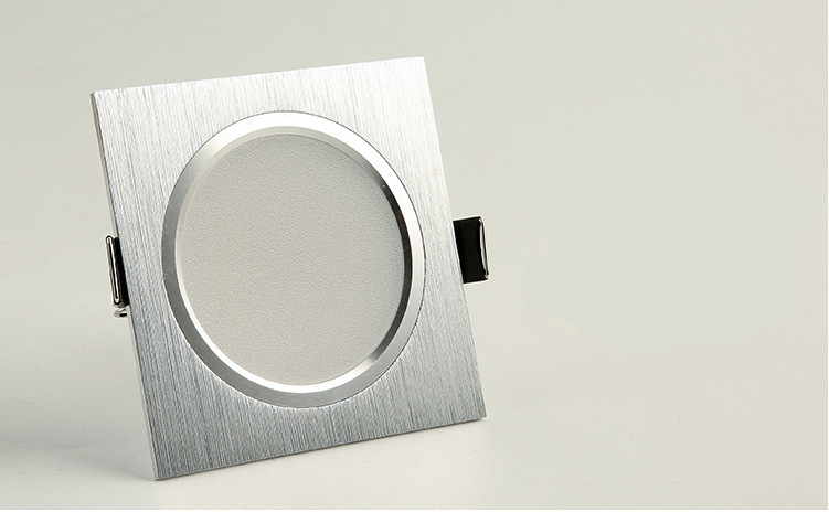 5070631992_1983651054