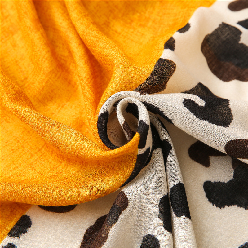 Korean Coffee Color Classic Leopard Scarf display picture 5