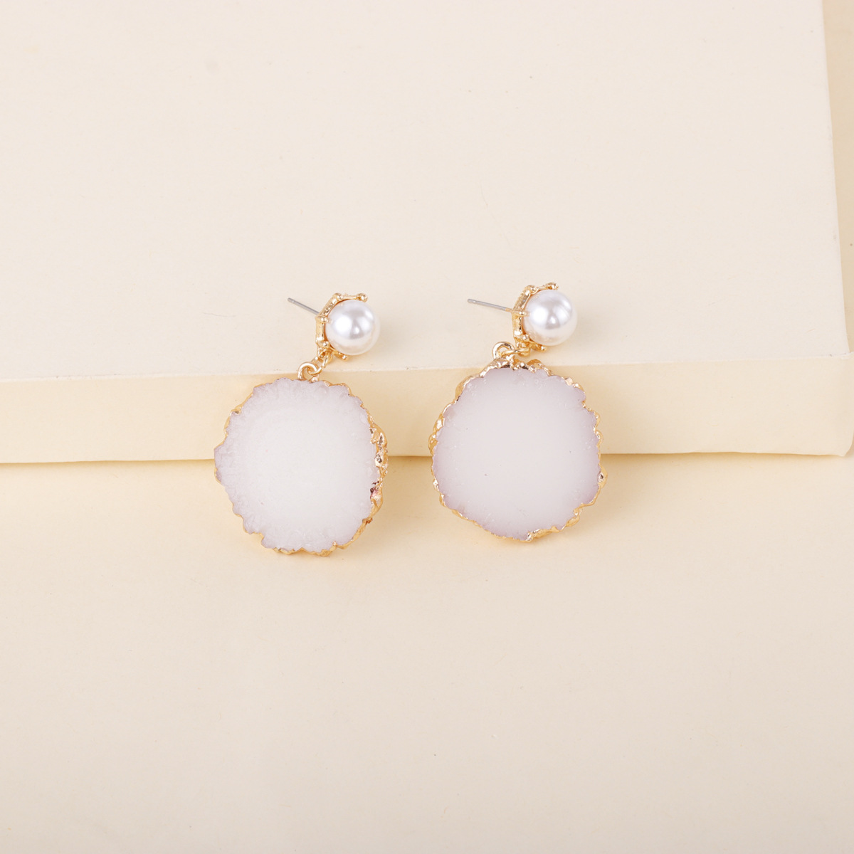 Hot Selling All-match Resin Pearl Geometric Earrings display picture 4